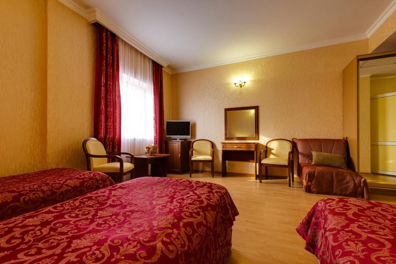 Vizit Hotel Krasnodar Eksteriør billede